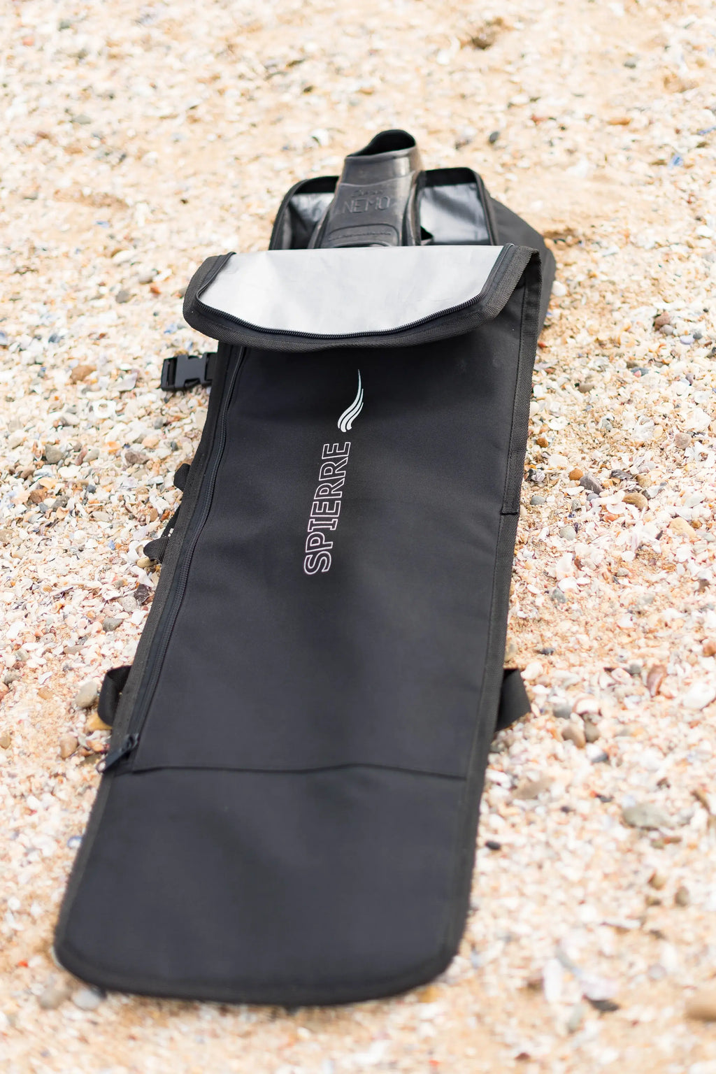 Spierre Padded Travel Fin Bag